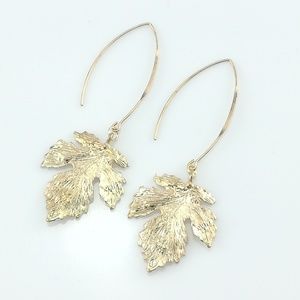 Dangling Leaf Earring